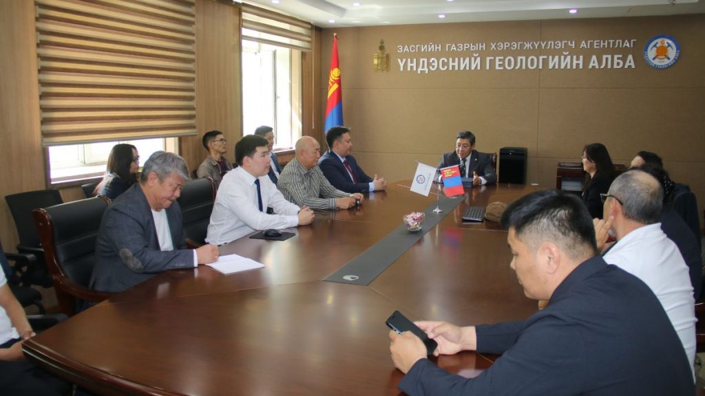 Улсын төсвийн хөрөнгөөр 2026 оноос шинээр хэрэгжүүлэх Геологи судалгааны ажлын гэрээг байгууллаа